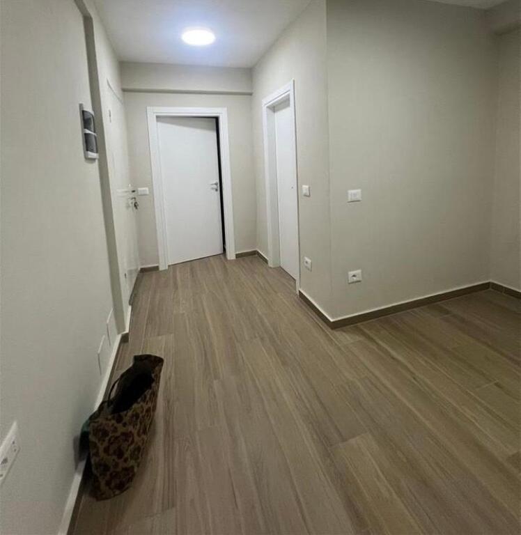 Jepet me qera apartament 1+1 per zyra