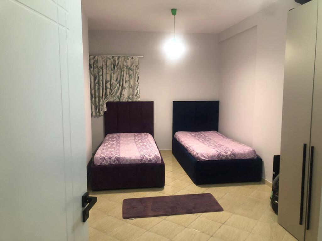 Super apartament 2+1 me qera- Komuna e Parisit- Tirane