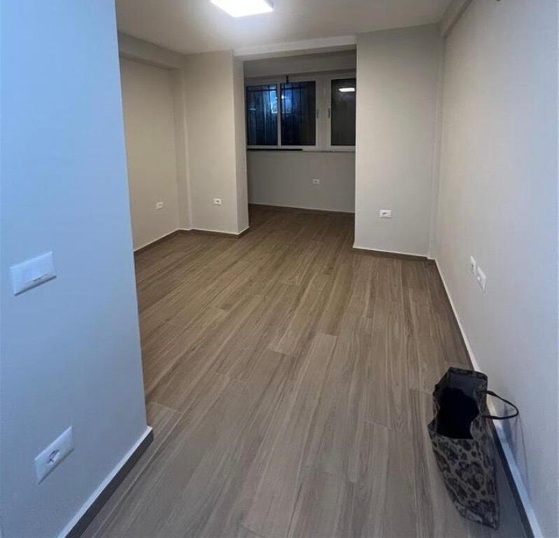 Jepet me qera apartament 1+1 per zyra