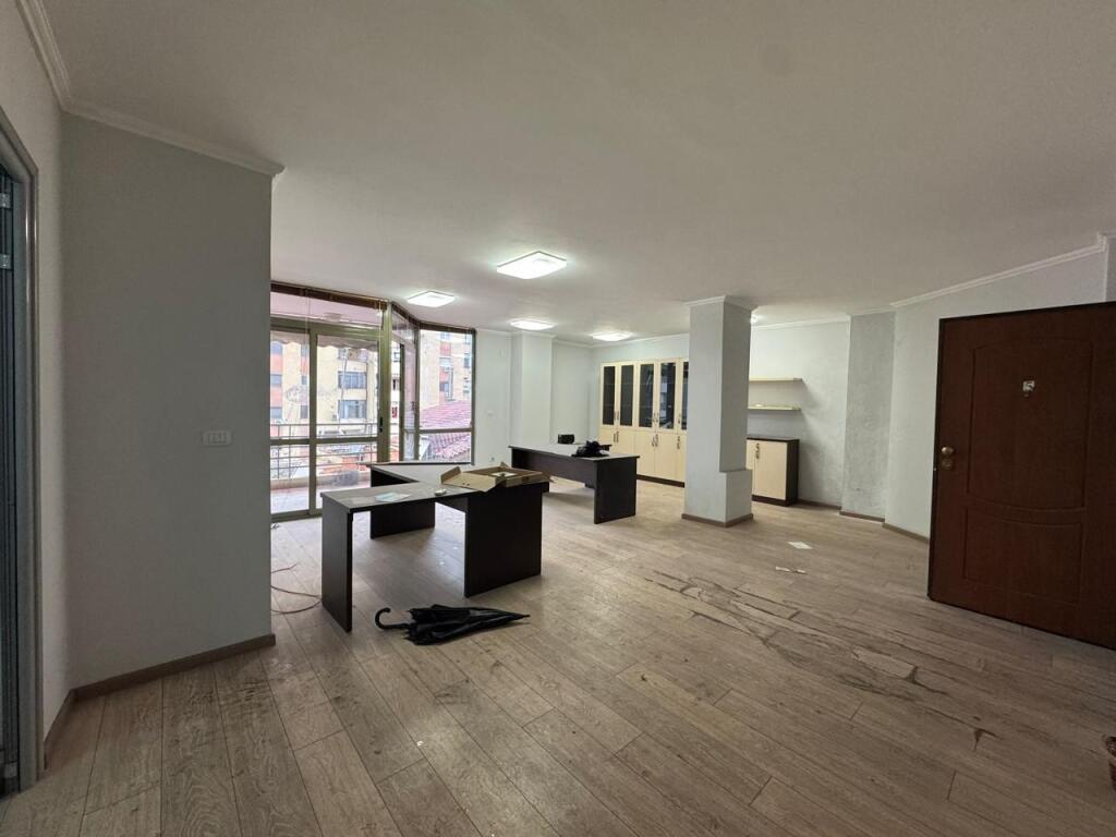 For sale 2+1 at 21 Dhjetori, near Mondial