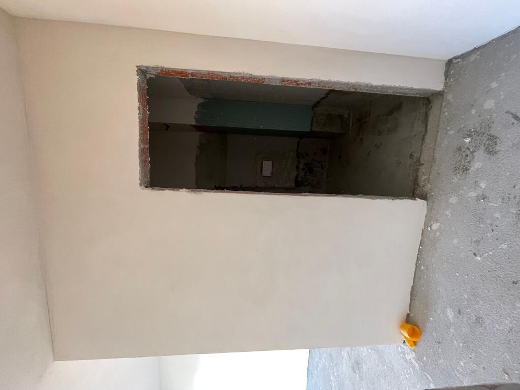 Vendesi in vendita 2+1+2 bagni più balcone