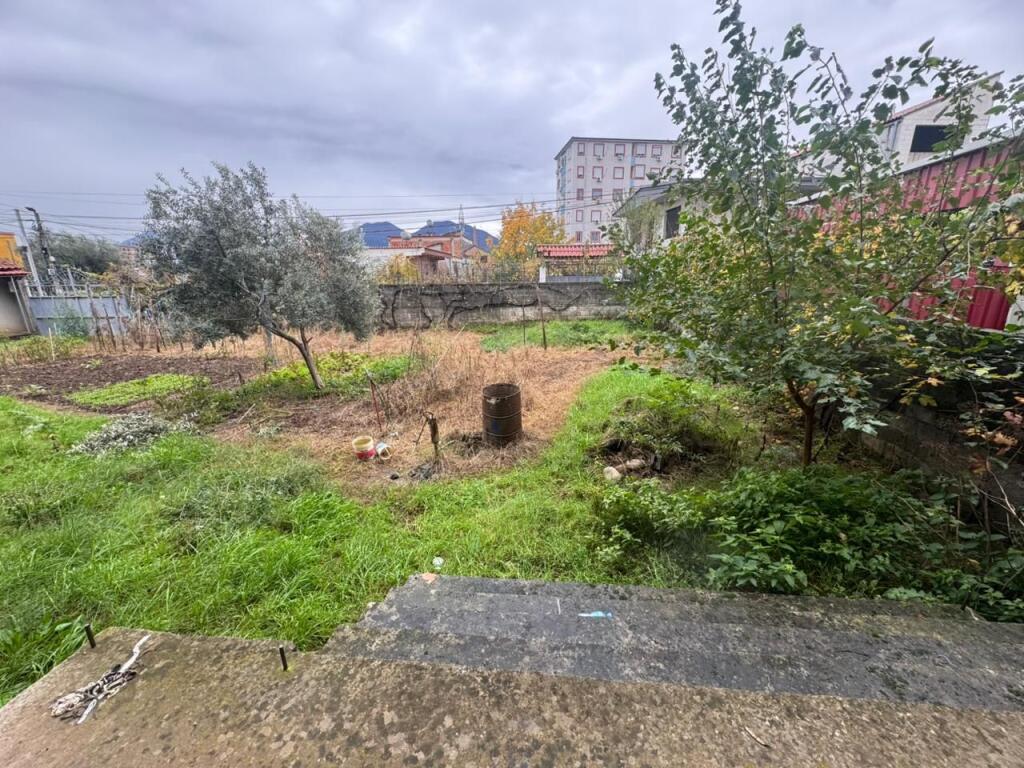 Shitet ndërtesë 3-katëshe ,  Rruga Nuri Kello, pranë Rrugës Jordan Misja