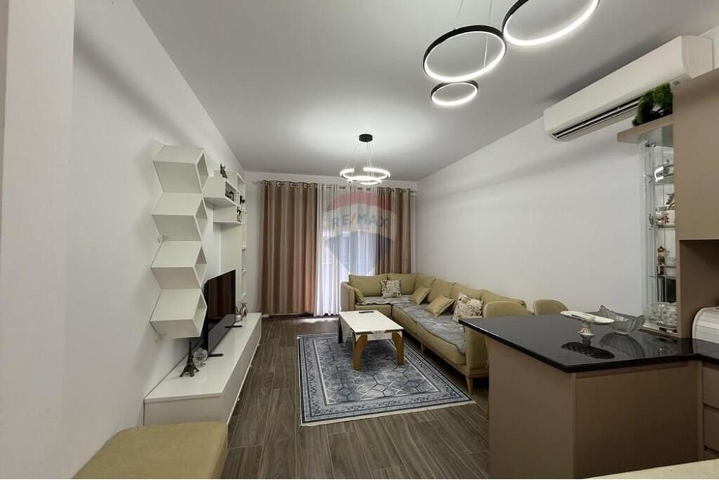 Jepet me qira apartament 2+1+2 me post parkim, në kompleksin  Oazis Residence.