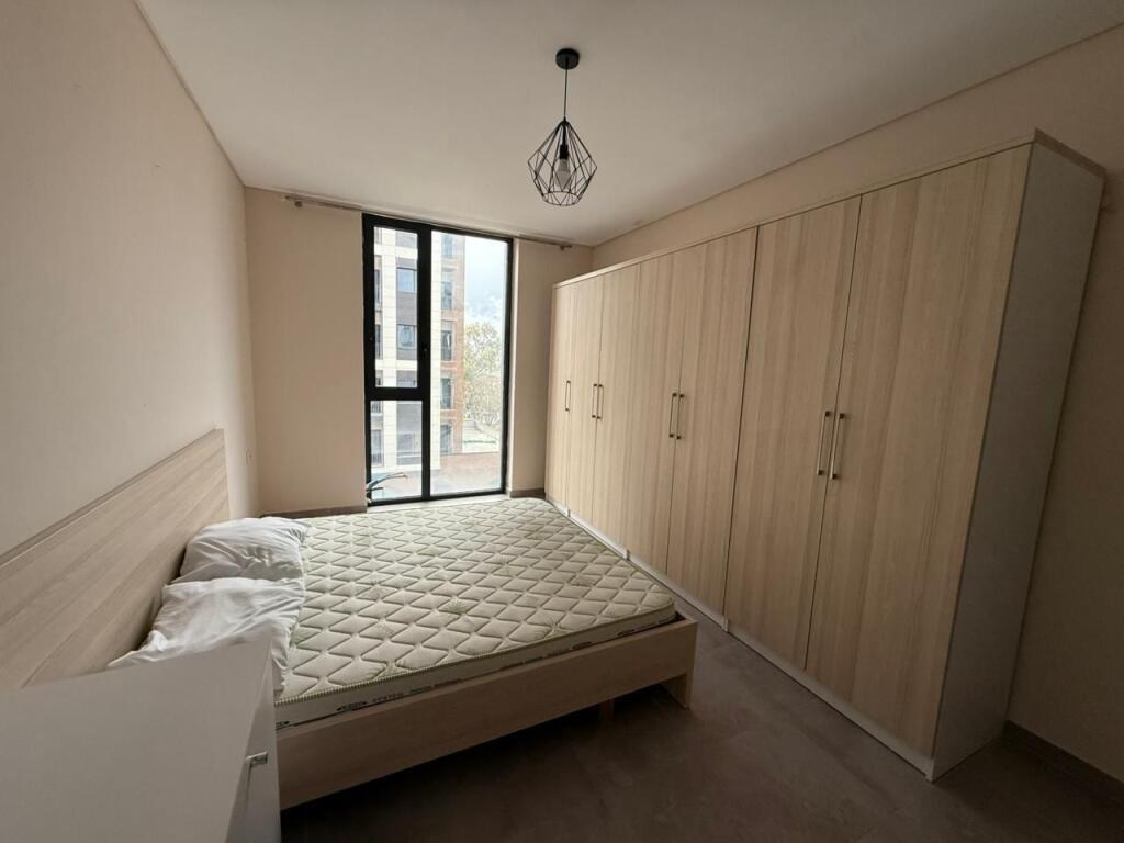 Appartamento 1+1 in affitto, di fronte alla Fabbrica Birra Tirana, palazzo del 2023 sulla strada principale 450 Euro