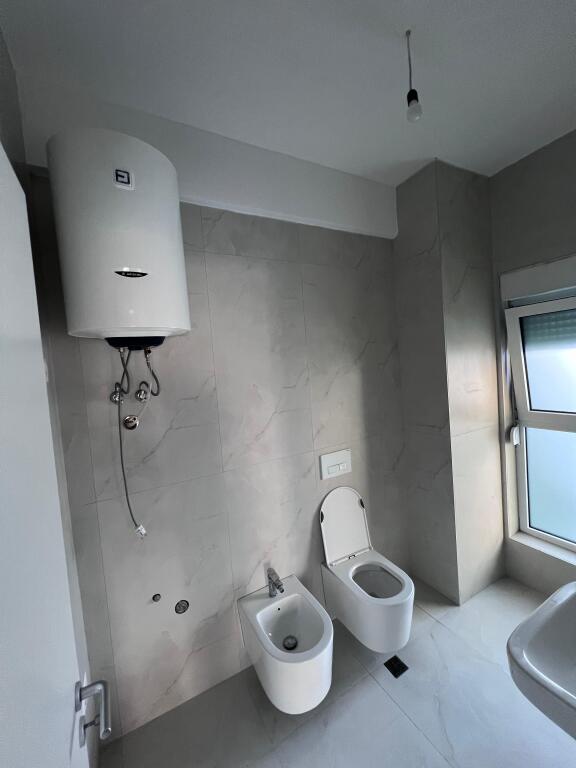 Affittasi 1+1 vuoto, Residenza Kadiu-Ali Dem