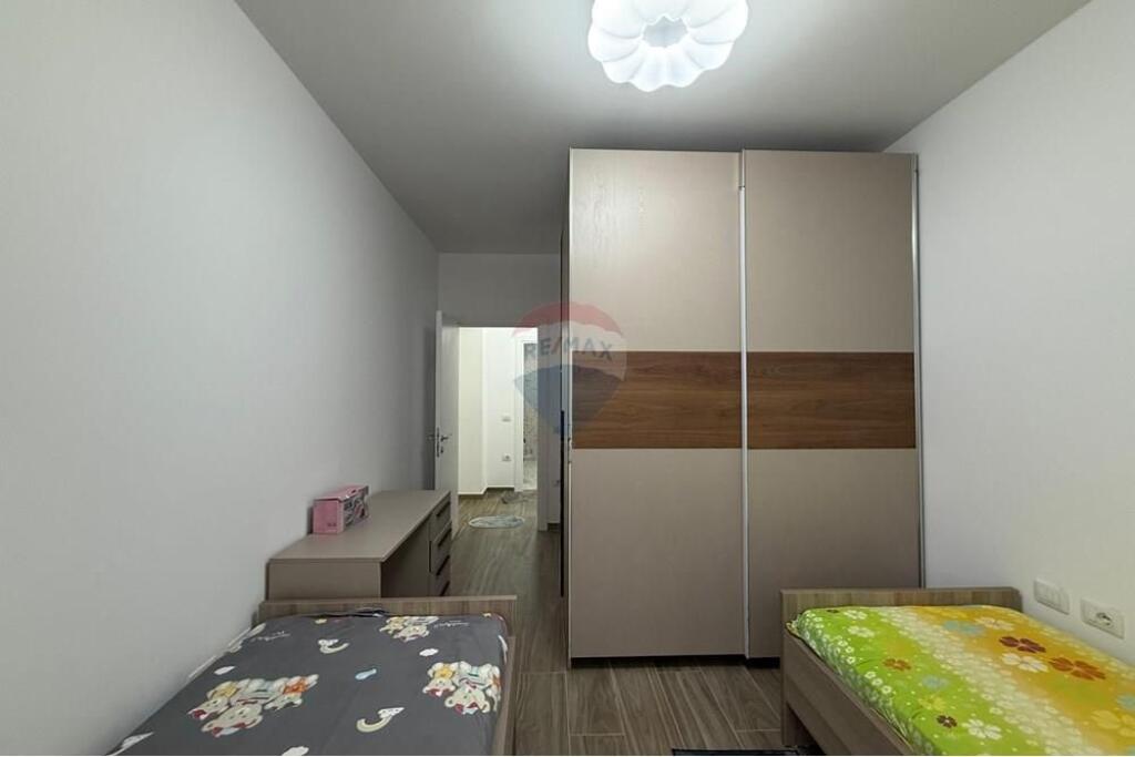 Jepet me qira apartament 2+1+2 me post parkim, në kompleksin  Oazis Residence.