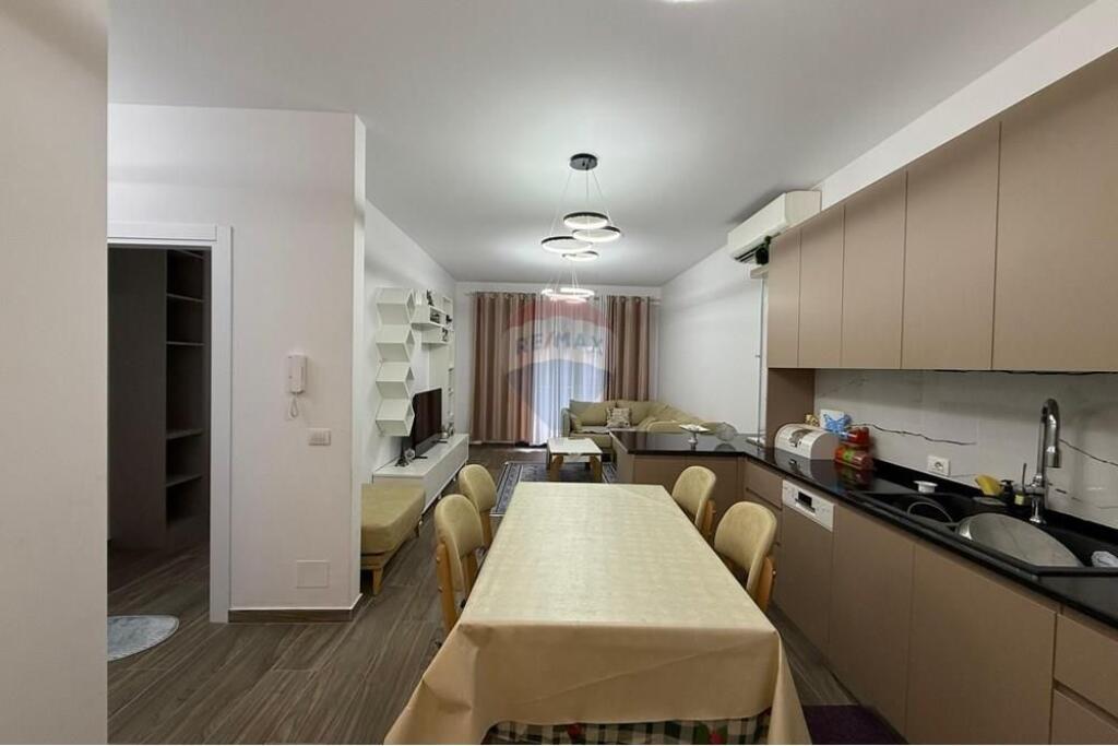 Jepet me qira apartament 2+1+2 me post parkim, në kompleksin  Oazis Residence.