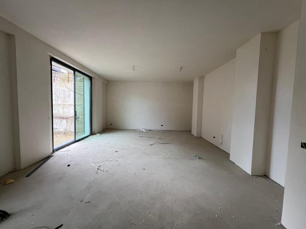 Shitet, Apartament 2+1+2+2 Poste Parkimi, Tulipan Residence, Tiranë.