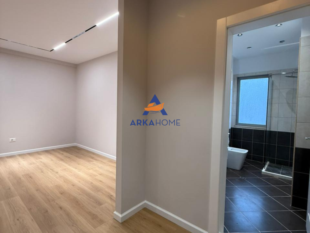 VENDESI APPARTAMENTO 1+1+BALCONE "DI FRONTE VILA L, NUOVO ANELLO" 90.000 EURO