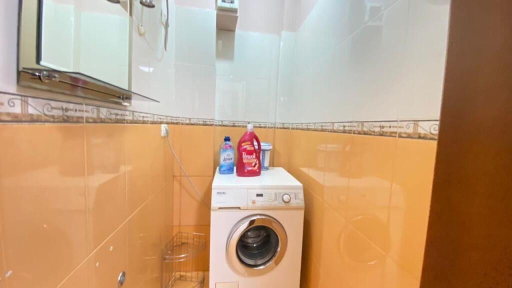 2+1,furnished on Barrikadave street,700 thousand lek