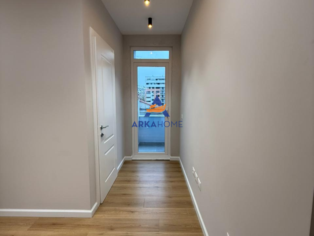 VENDESI APPARTAMENTO 1+1+BALCONE "DI FRONTE VILA L, NUOVO ANELLO" 90.000 EURO