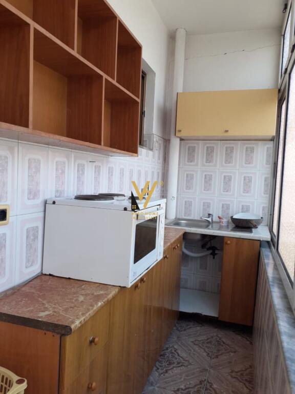 JEPET HYRJE 2+1+BLK ME QIRA TE BRRYLI 40.000 LEKE