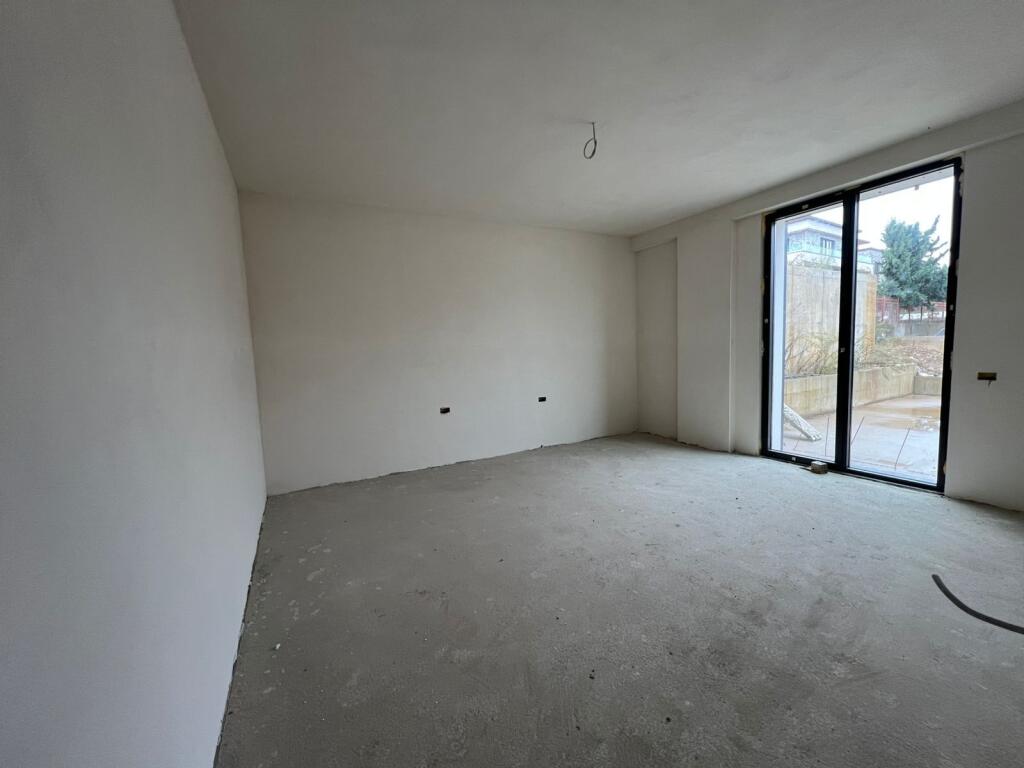 Shitet, Apartament 2+1+2+2 Poste Parkimi, Tulipan Residence, Tiranë.