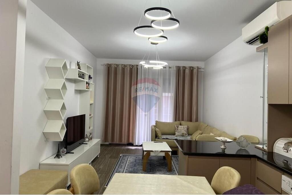Jepet me qira apartament 2+1+2 me post parkim, në kompleksin  Oazis Residence.