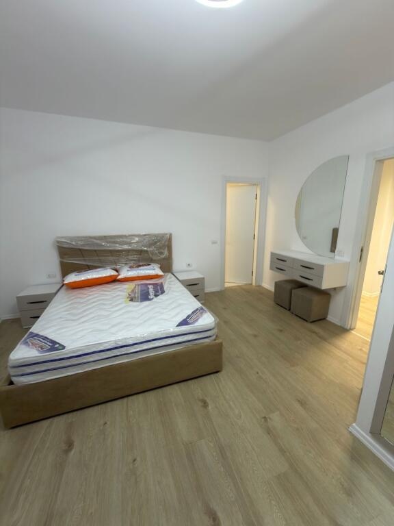 Comune di Parigi, affittasi appartamento 2+1+Garage. 1200 Euro