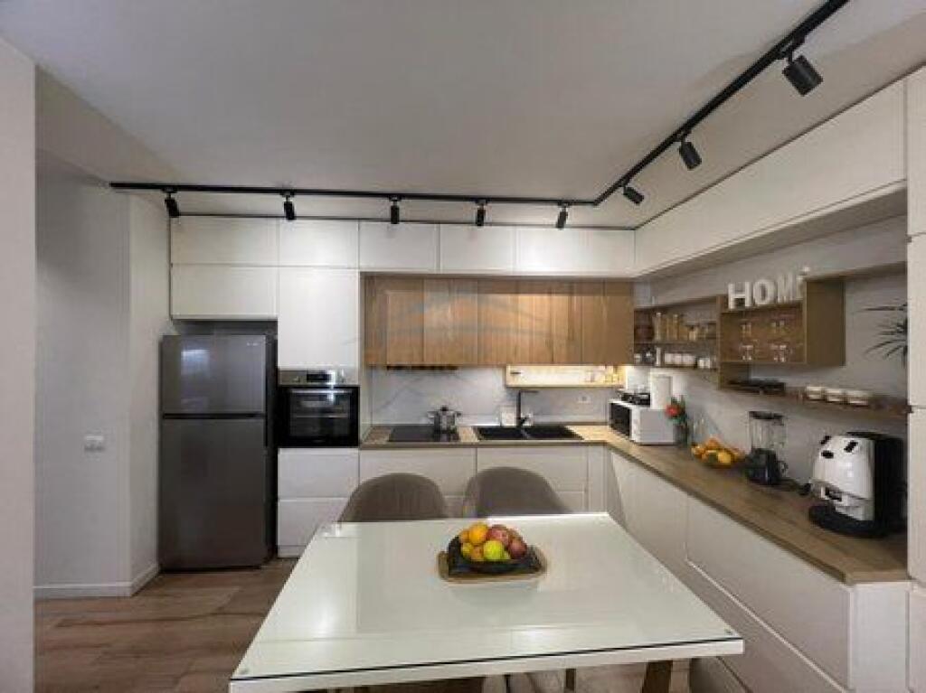 Shitet, Apartament 2+1+2, Quartum Residence, Rruga Jordan Misja, Tiranë.
