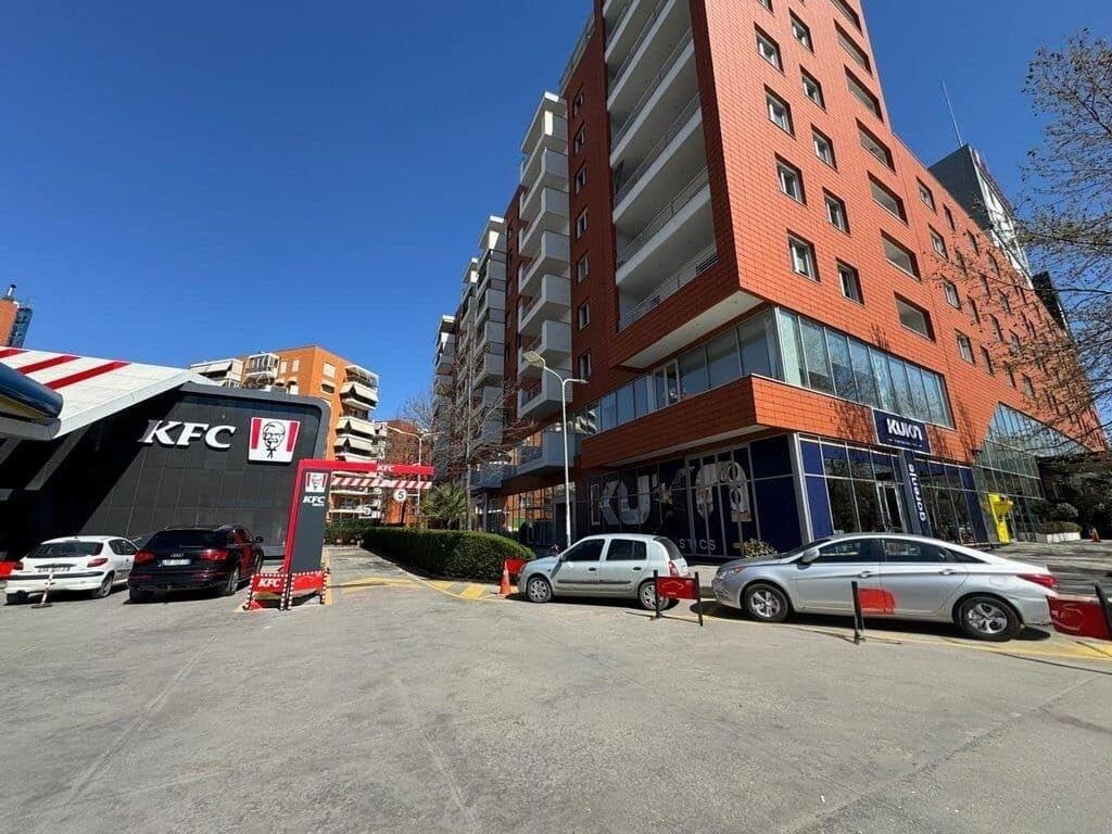 Jepet me qira ambient biznesi pran Kompleksit Delijorgji!
