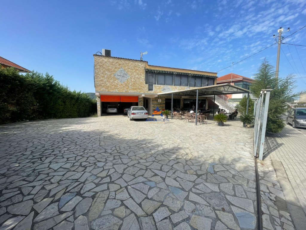 LOCALE COMMERCIALE IN AFFITTO LOCALE COMMERCIALE 2140M2 "KOMBINAT" 1800 EURO