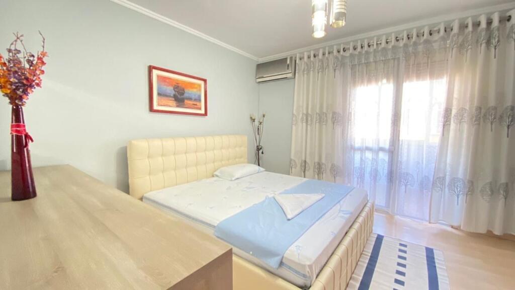 2+1,furnished on Barrikadave street,700 thousand lek