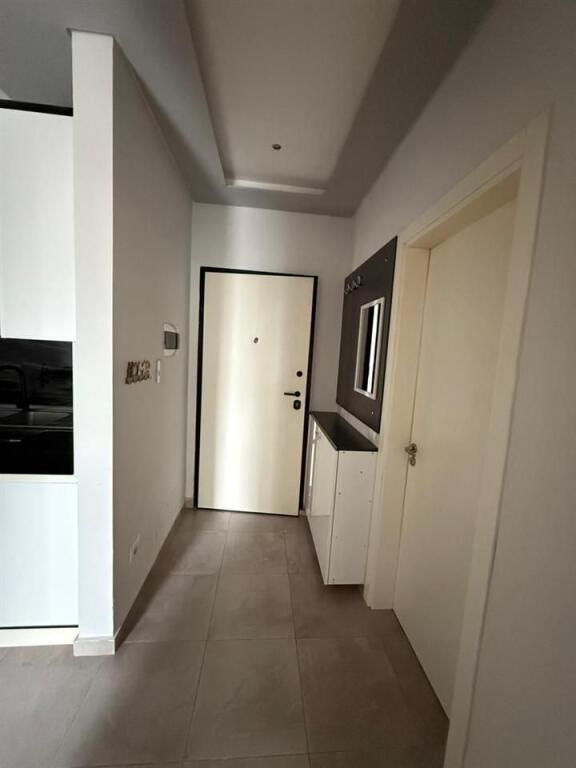 Appartamento 1+1 in affitto, di fronte alla Fabbrica Birra Tirana, palazzo del 2023 sulla strada principale 450 Euro