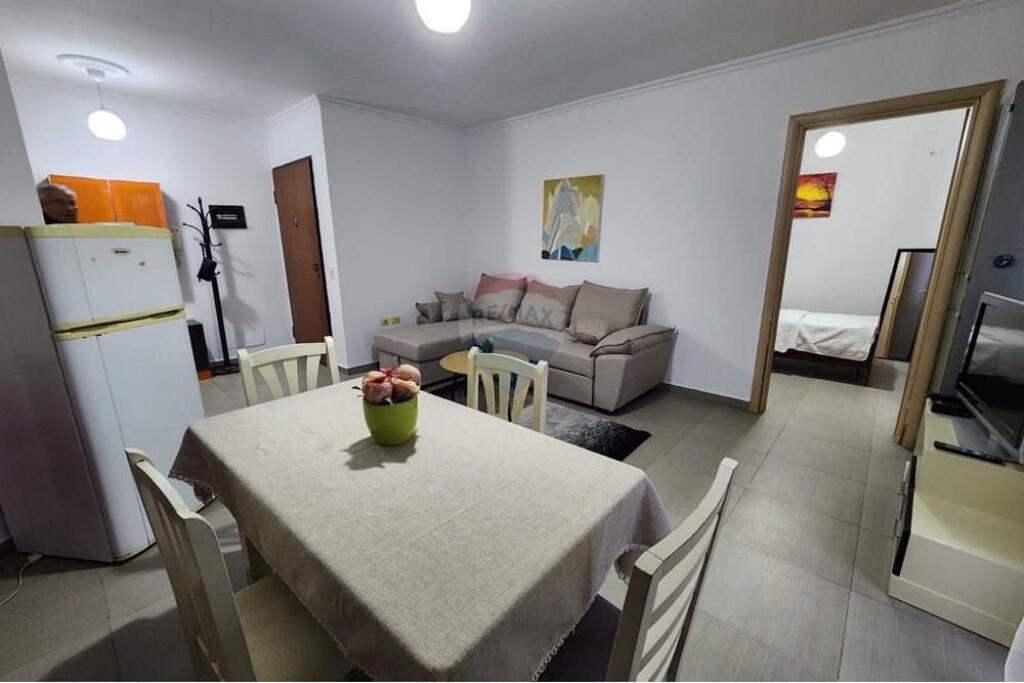 Jepet me qira apartament 2+1 pranë Kristal Center!