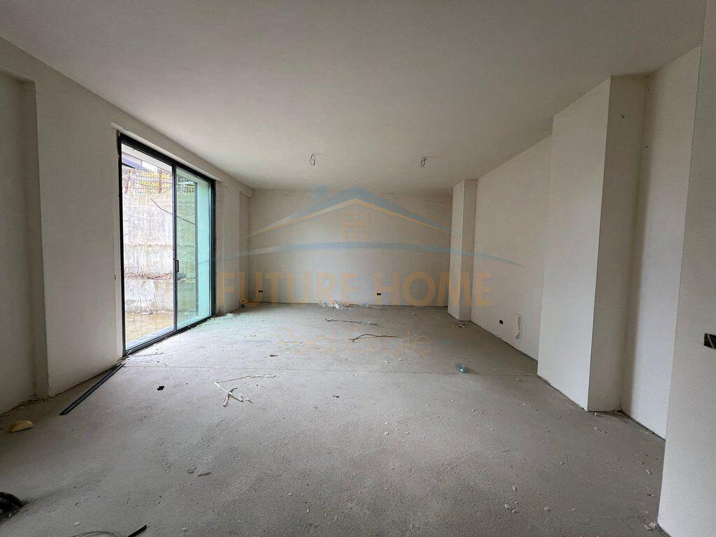Shitet Apartament 2+1+2+2 Poste Parkimi, Tulipan Residence, Mjull-Bathore