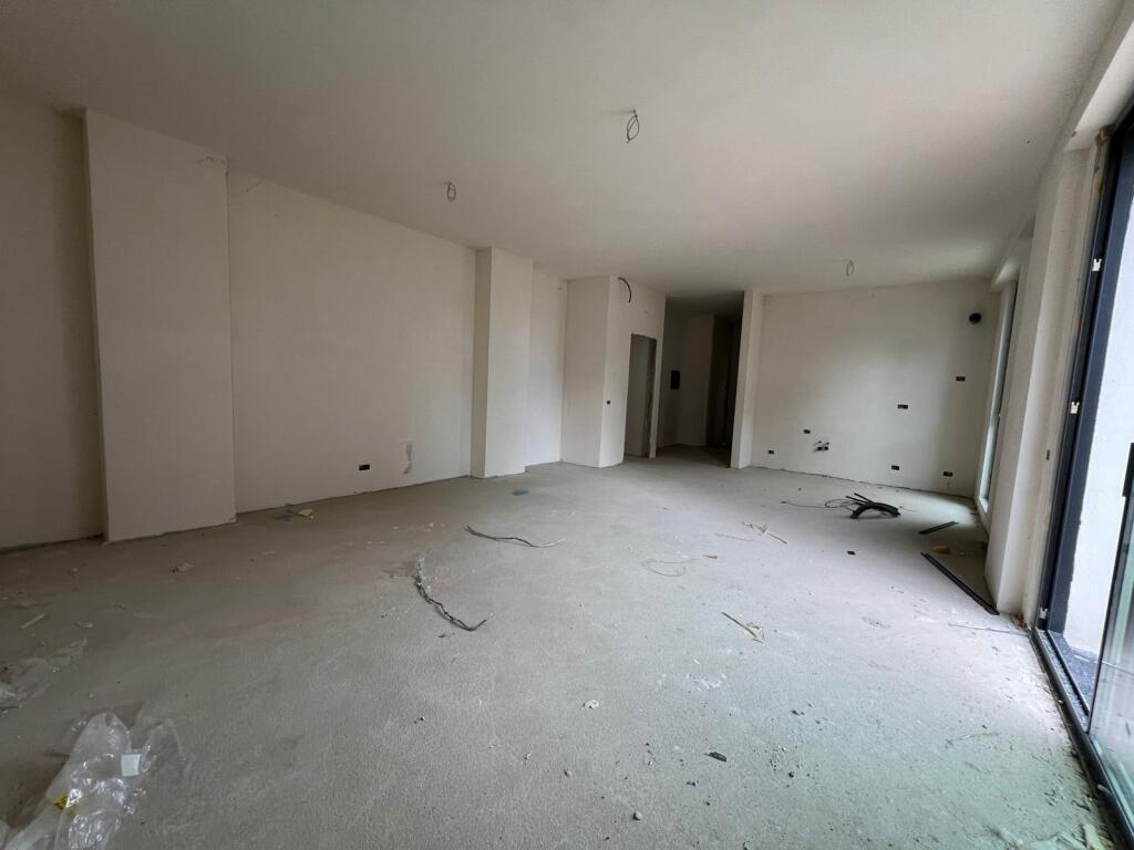 Shitet, Apartament 2+1+2+2 Poste Parkimi, Tulipan Residence, Tiranë.