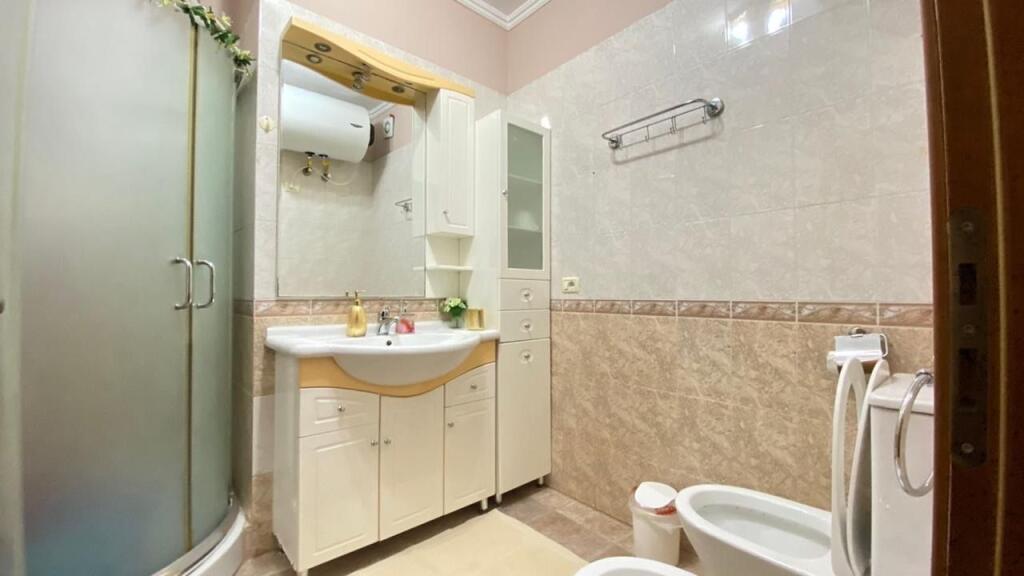 2+1,furnished on Barrikadave street,700 thousand lek