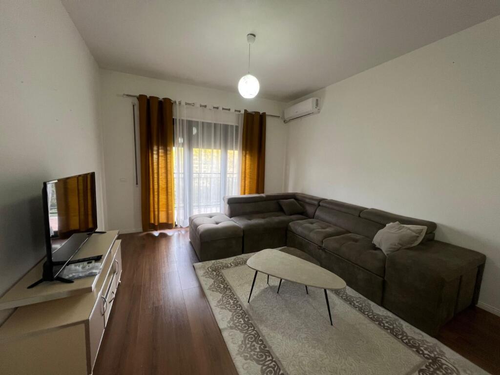 Disponojmë Apartament 1+1+Post Parkimi për Qera