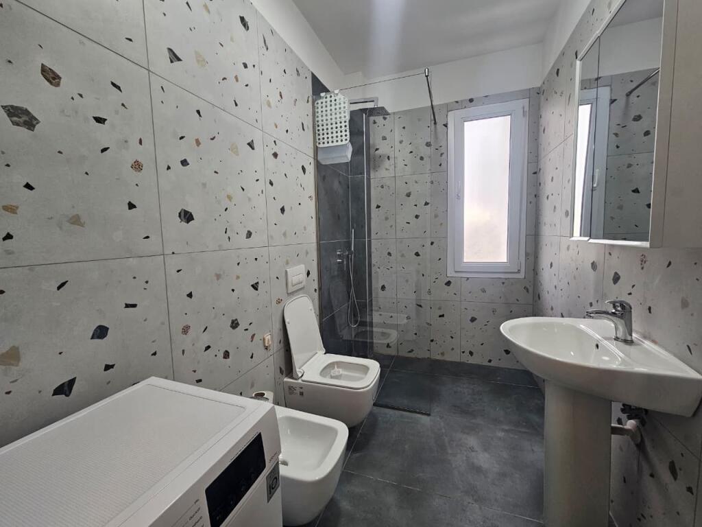 Apartament 3+1 me qira tek Fusha e Aviacionit!