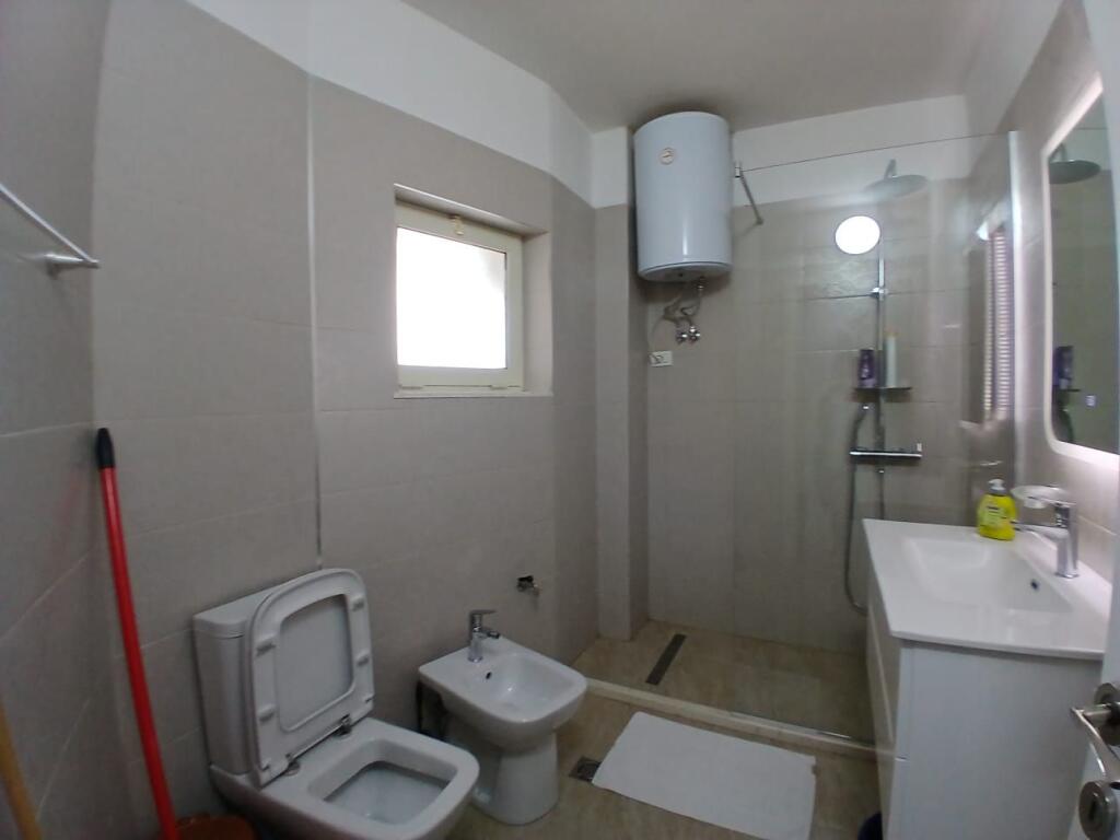 In affitto🔥  Appartamento 2+1+1 bagno con finestra  Via Hashing Hysen Dalliu ; Mine Peza