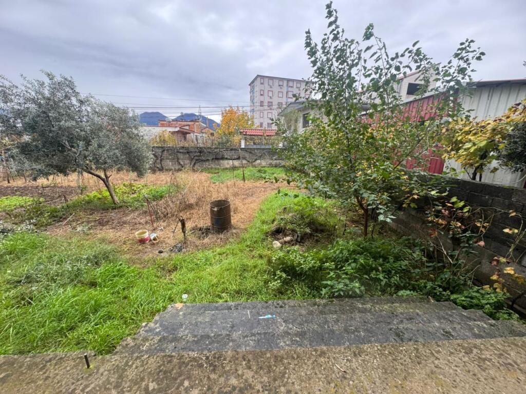 Shitet ndërtesë 3-katëshe ,  Rruga Nuri Kello, pranë Rrugës Jordan Misja