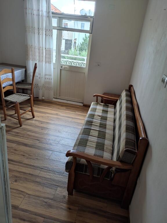 APPARTAMENTO 1+1. 30000 LEKE. EX MERCATO ELETTRICO.