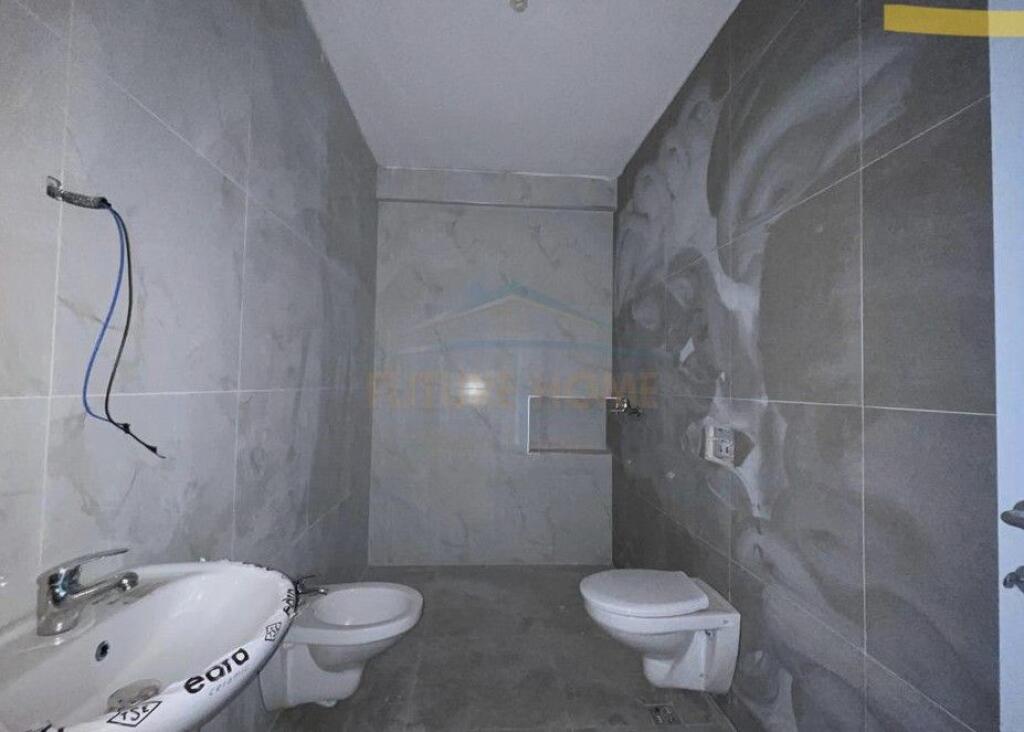 Shitet, Apartament 2+1+2 – Rruga Jordan Misja, pranë Universitetit Beder