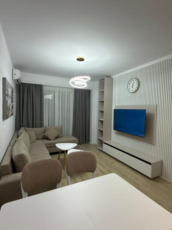 Comune di Parigi, affittasi appartamento 2+1+Garage. 1200 Euro