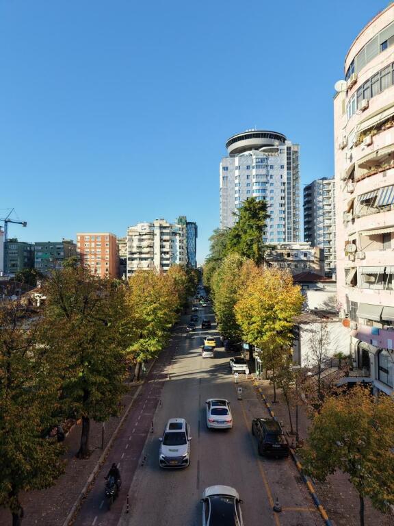 🏢 Ambient zyre me qira – Libri Universitar qender