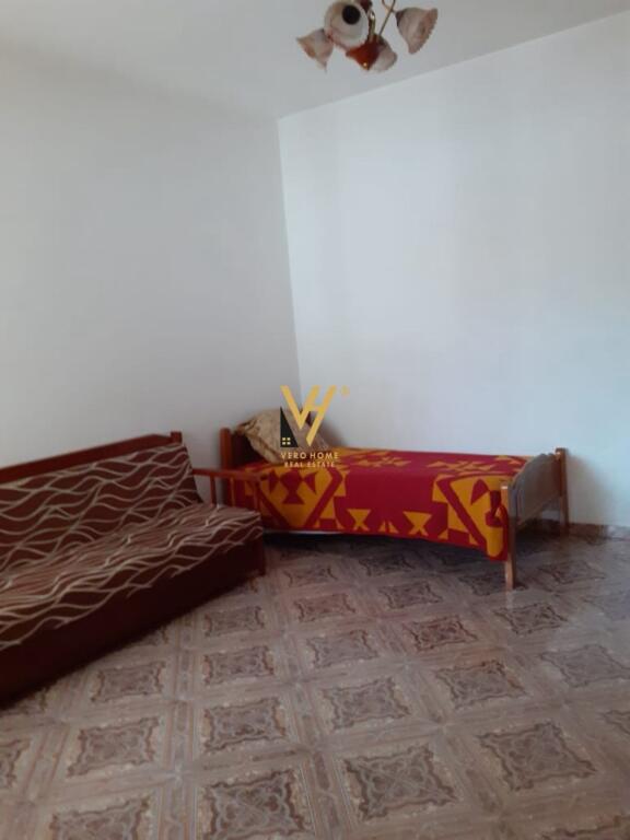 JEPET HYRJE 2+1+BLK ME QIRA TE BRRYLI 40.000 LEKE