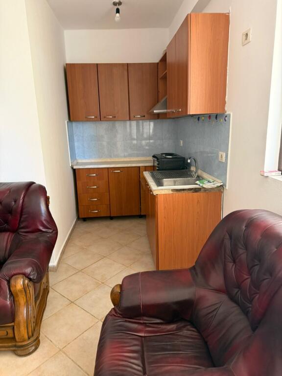 Apartament 1+1 me qira ne rrugen e Elbasanit