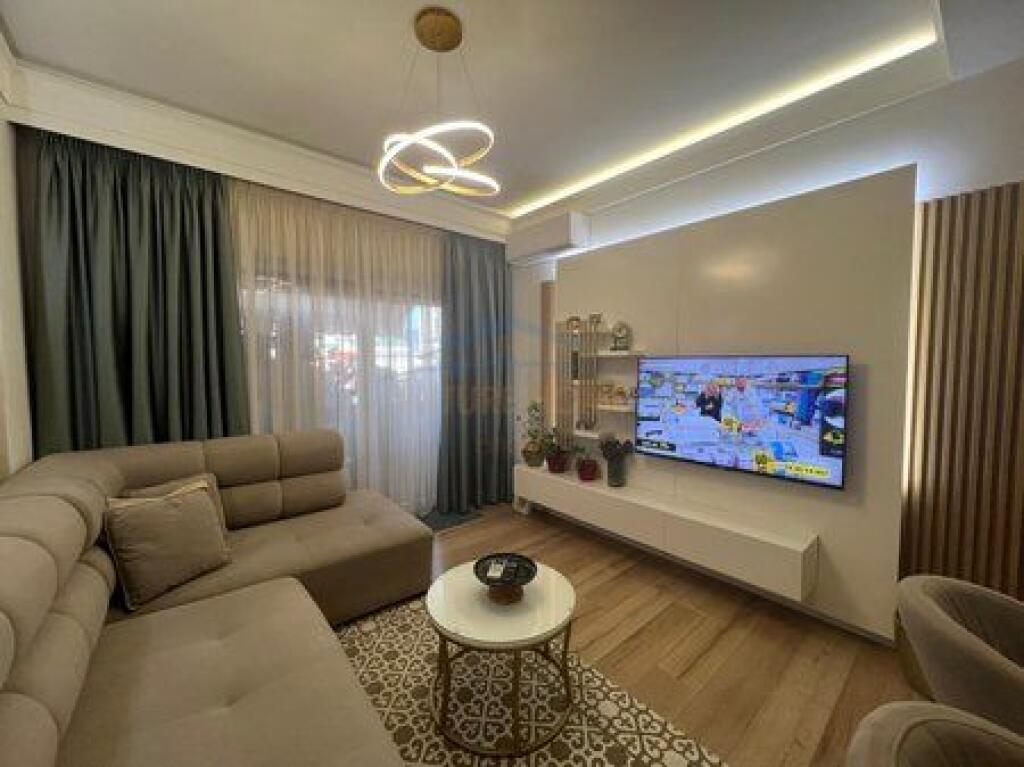 Shitet, Apartament 2+1+2, Quartum Residence, Rruga Jordan Misja, Tiranë.