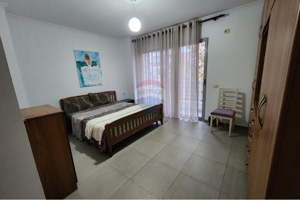Jepet me qira apartament 2+1 pranë Kristal Center!