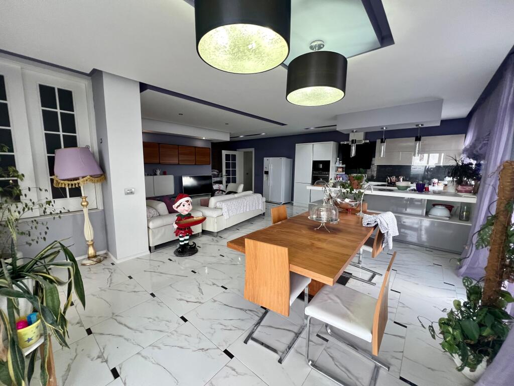 Penthouse Per Shitje Tek Marina Bay Vlore