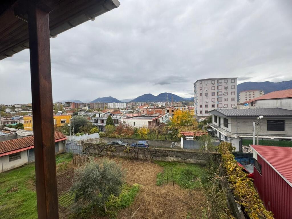 Shitet ndërtesë 3-katëshe ,  Rruga Nuri Kello, pranë Rrugës Jordan Misja