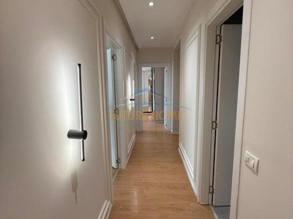In vendita, Appartamento 2+1+2, Nuovo Anello, Tirana.