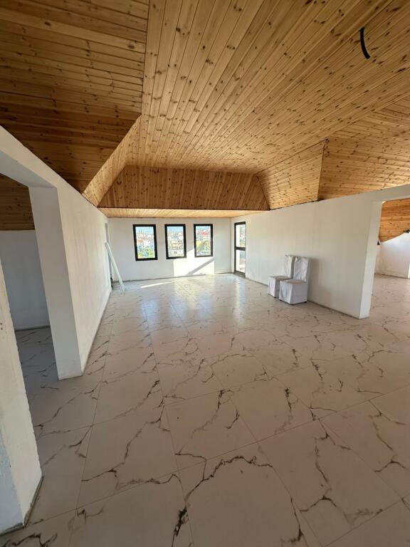 Si affittasi 2 piani per Locale Commerciale, Paskuqan 2 via Abdyl Elmazi 1500 euro per entrambi i piani