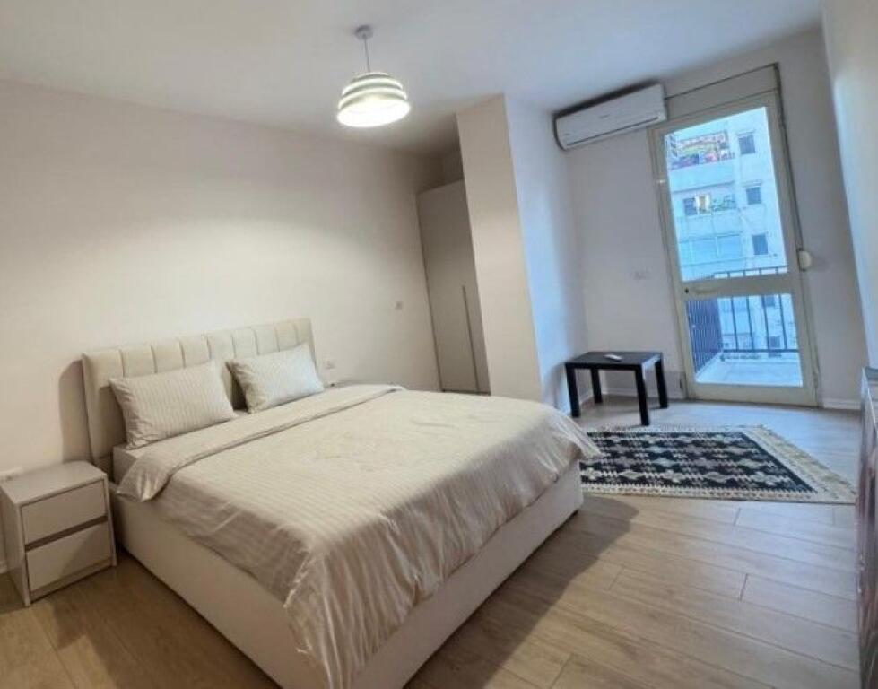 Jepet Shtepi  me qera,    ne Pallat i Ri 1+1     13882        