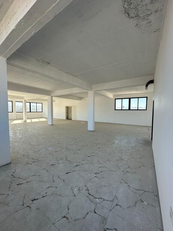 Si affittasi 2 piani per Locale Commerciale, Paskuqan 2 via Abdyl Elmazi 1500 euro per entrambi i piani