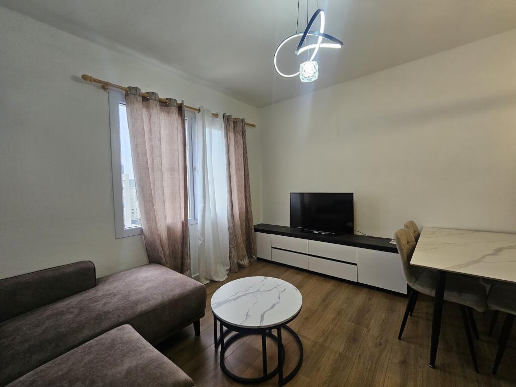 Apartament 3+1, Fusha Aviacionit!