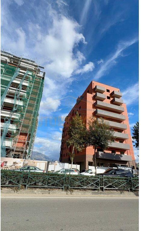 In vendita, Appartamento 3+1+2+Posto Auto, Residenza Metropolitan, Kamëz