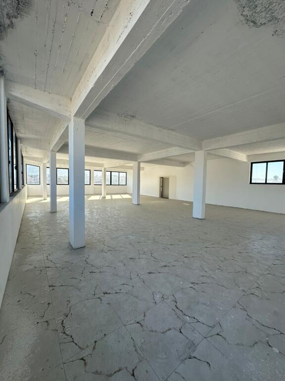 Si affittasi 2 piani per Locale Commerciale, Paskuqan 2 via Abdyl Elmazi 1500 euro per entrambi i piani