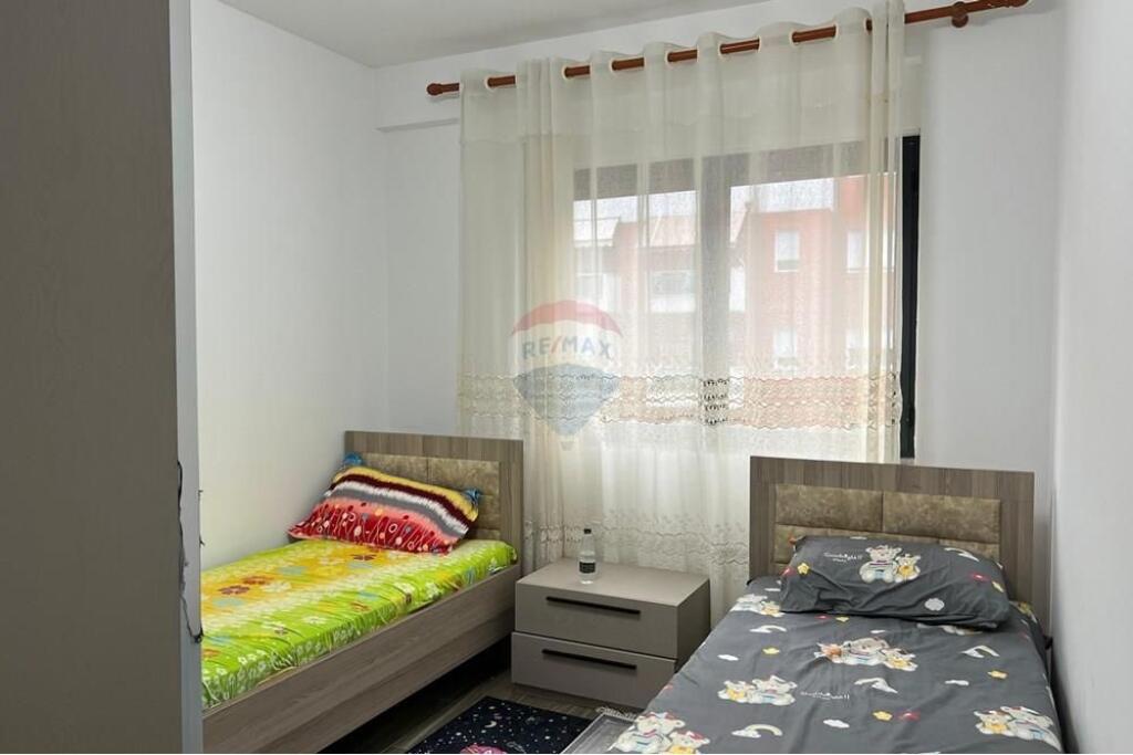 Jepet me qira apartament 2+1+2 me post parkim, në kompleksin  Oazis Residence.